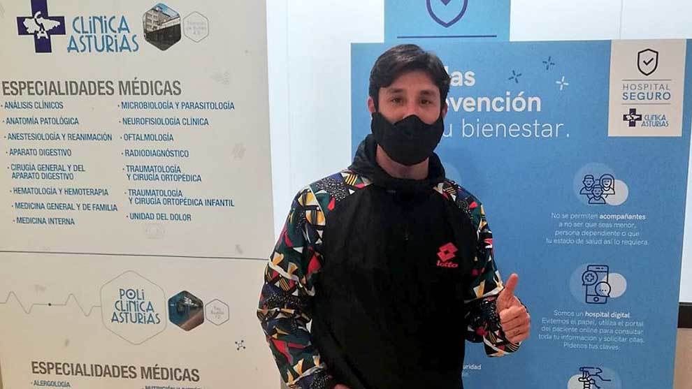 Borja Valle, tras pasar el reconocimiento mdico en la Clnica Asturias