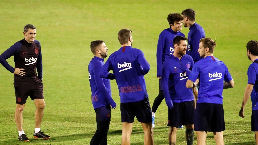 Valverde y varios jugadores del Barcelona en Arabia Saudí.