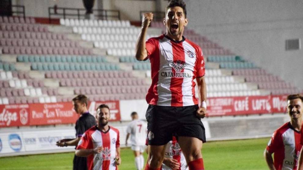Carlos Ramos celebra un gol con el Zamora