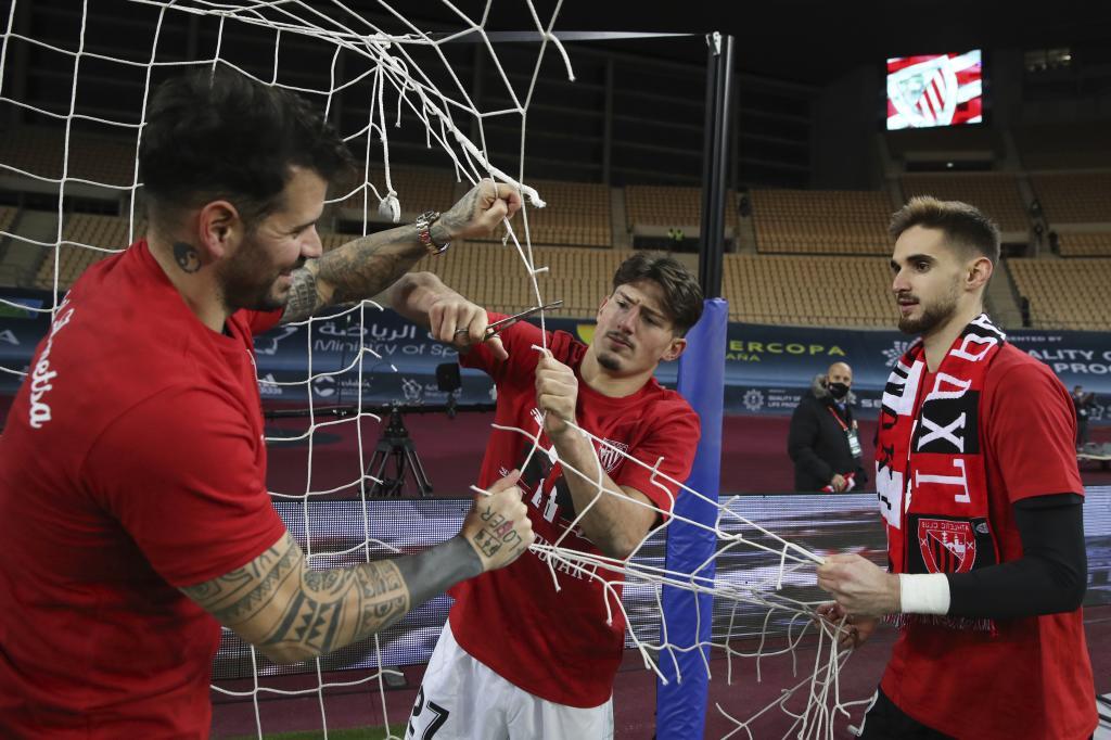 Supercopa de Espana: The net being cut by unai vencedor... which unai... |  MARCA English