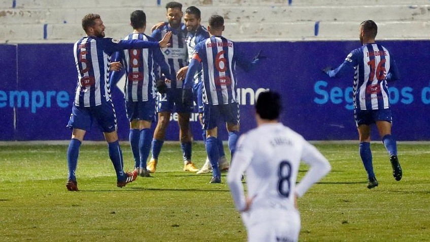 Los jugadores del Alcoyano celebran el primero gol al Real Madrid en la Copa de 2021