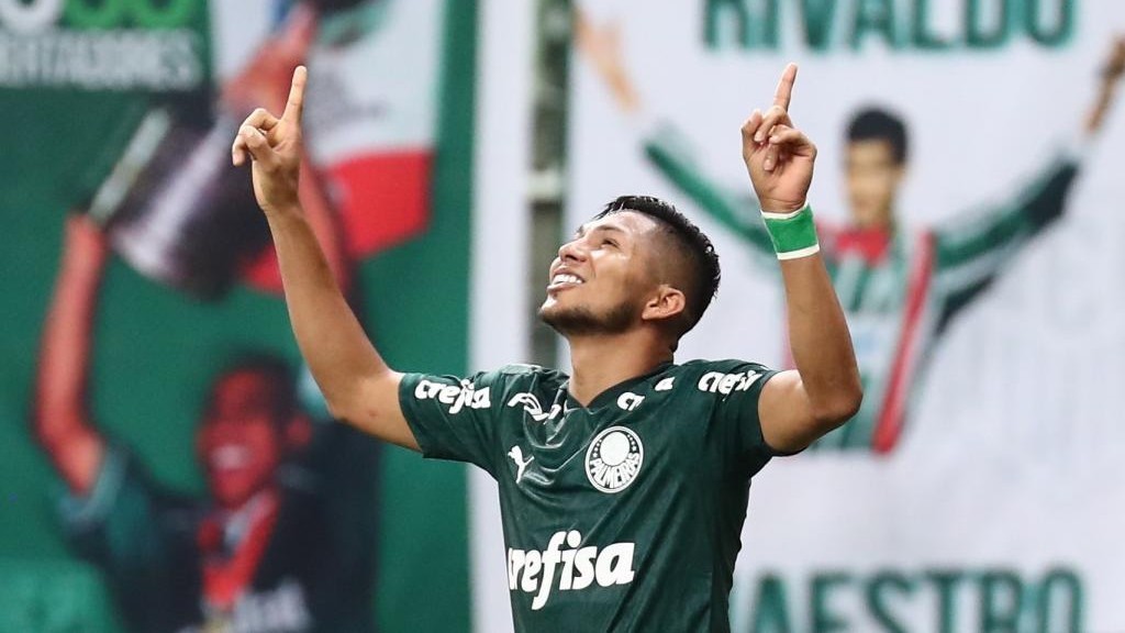 Rony celebra un gol en un partido del grupo H la Copa Libertadores contra Bolívar.