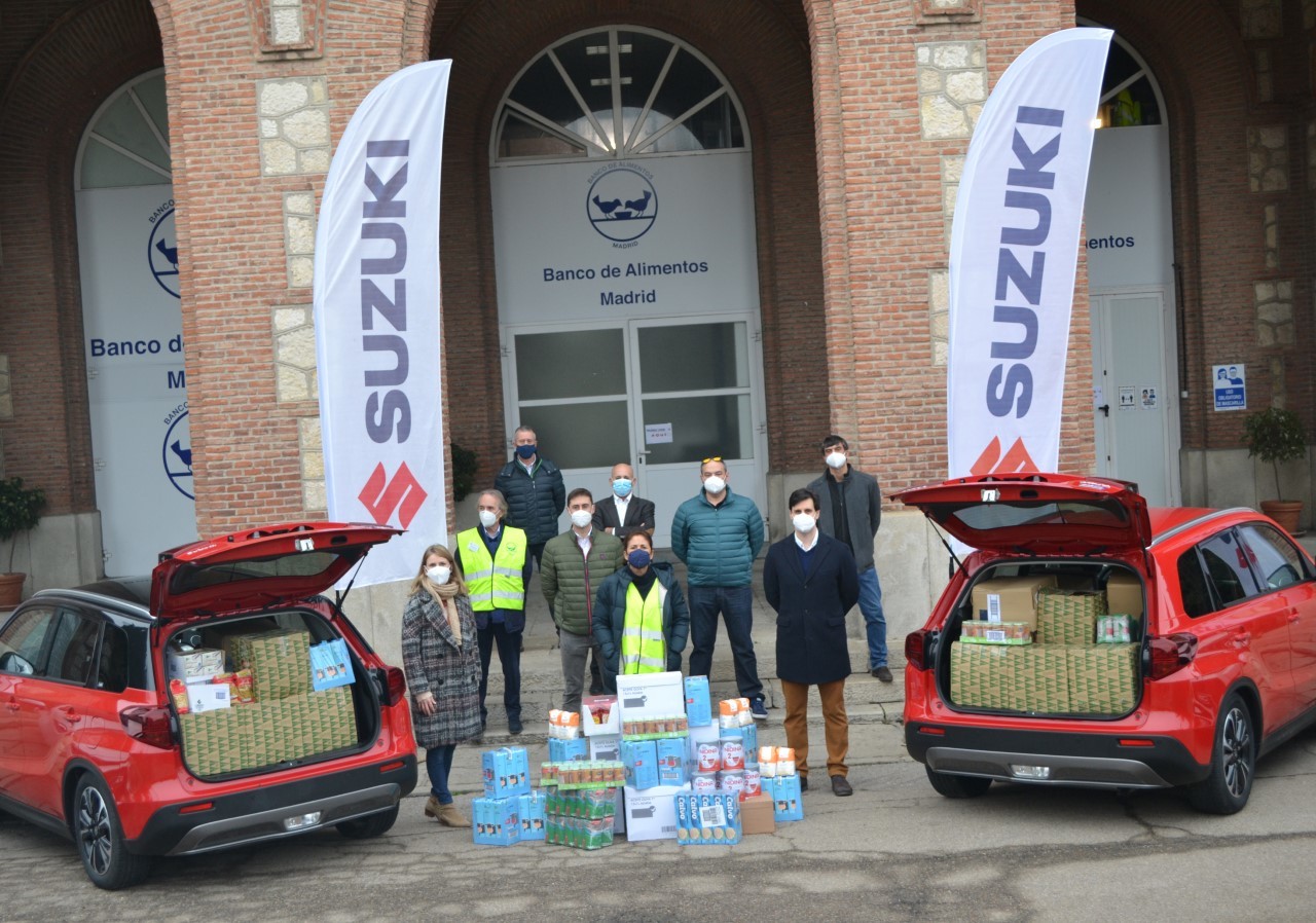 Suzuki entrega en la Fundación Banco de Alimentos las tres toneladas de comestibles.