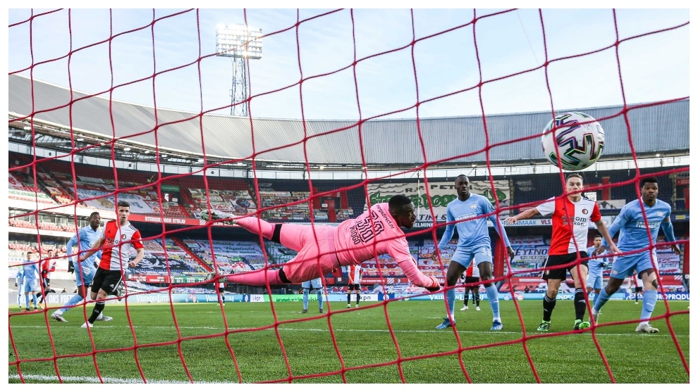 El golazo de Steven Berghuis contra el Feyenoord.