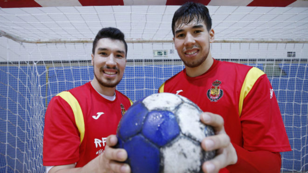 Alex y Dani Dujshebaev, durante un entrenamiento con la selección española /