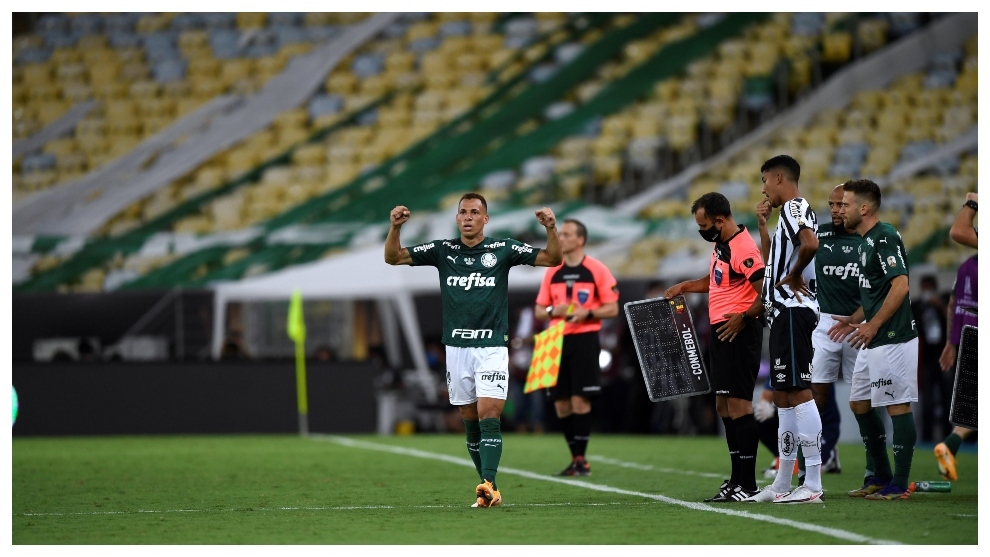 Breno Lopes celebra su gol contra el Santos en la final de la Libertadores.