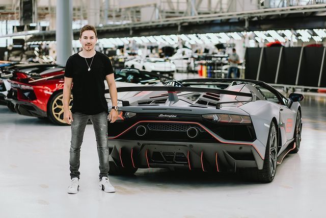 Lorenzo y su Lamborghini Aventador SVJ63 Roadster.