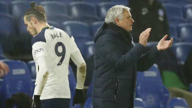 Jos Mourinho y Gareth Bale en un juego con el Tottenham.