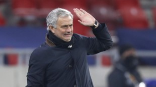 Mourinho gesticula durante un partido del Tottenham.