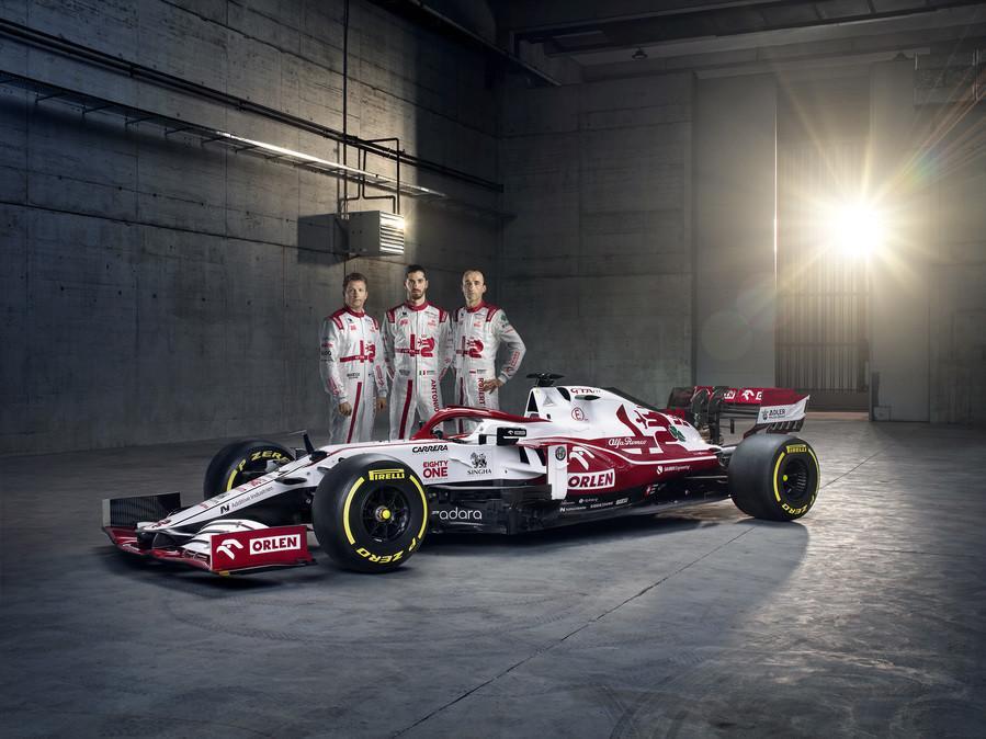 Raikkoinen, Giovinazzi y Kubica, junto al nuevo C41.