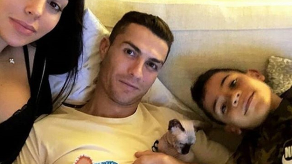 Serie A: Cristiano Ronaldo and Georgina Rodriguez’s cat is hit by a car and sent to Spain to be cured … by a private plane!