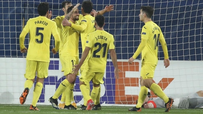 Los jugadores del Villarreal celebran el gol de Gerard.