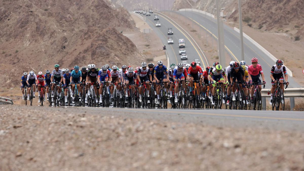 Resumen y clasificacin tras la etapa 6 del Tour de Emiratos: Sam Bennett hace doblete y Tadej Pogacar sigue lder