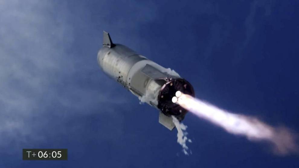 Imagen del ascenso del prototipo Starship que alcanzó los 10.000 metros de altura /