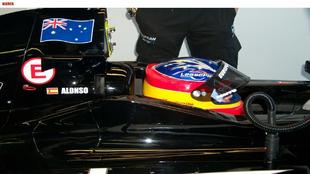 Alonso, en su Minardi, con su nombre y la bandera australiana.