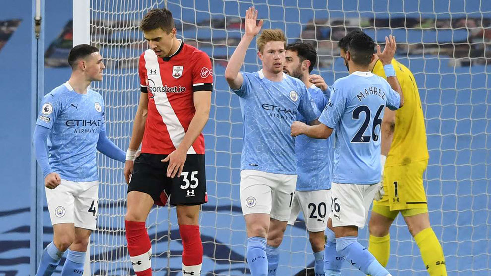 Manchester City bounce back from derby loss to hammer Southampton