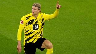 Haaland celebra un gol con el Dortmund.