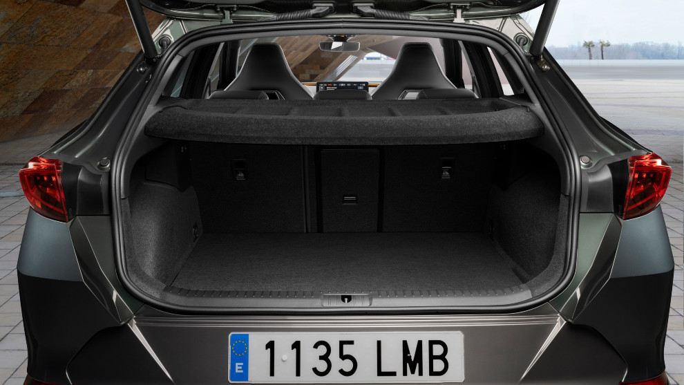 El maletero del Formentor e-Hybrid tiene una capacidad de 345 litros.