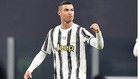 Cristiano Ronaldo celebra un gol durante un partido de la Serie A...