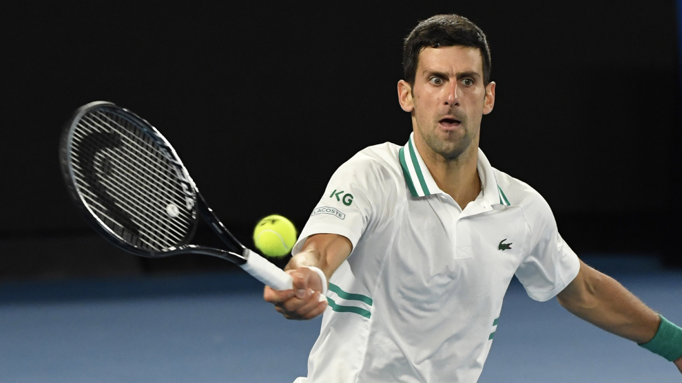 Novak Djokovic en un juego del Australian Open 2021.