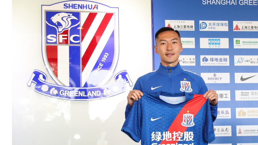 Presentación de Wu Xi como nuevo jugador en el Shanghai Shenhua en su regreso al club ocho años después