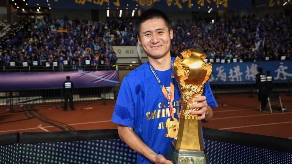 Zhou Yun, con el título de la Superliga china.