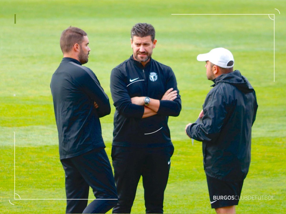 Fernando Estévez and his coaching staff during his time in Burgos.