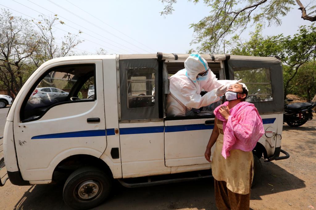 Test de coronavirus en una poblacin local de Bhopal, India