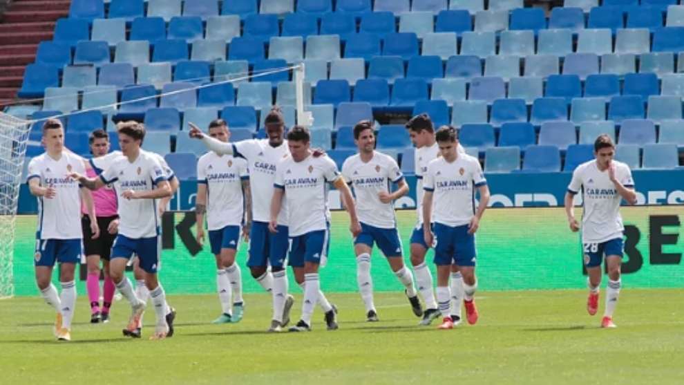 Los jugadores del Zaragoza celebrando el gol que marc Adrin...