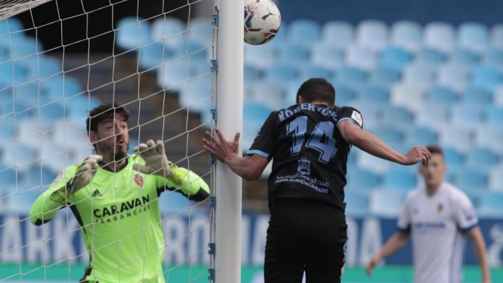 Robertone and Cristian Álvarez, in the action of the first goal