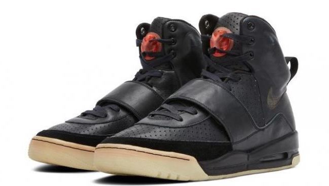 papa coreano testigo Las zapatillas Nike que Kanye West llevó en los Grammy de 2008, a la venta  por un millón de dólares | Marca