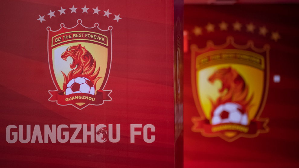 Nuevo emblema del Guanzghou FC en las instalaciones del estadio de Tianhe