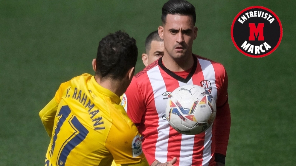 Nano Mesa, futbolista de la UD Logroñés durante un partido en Las Gaunas