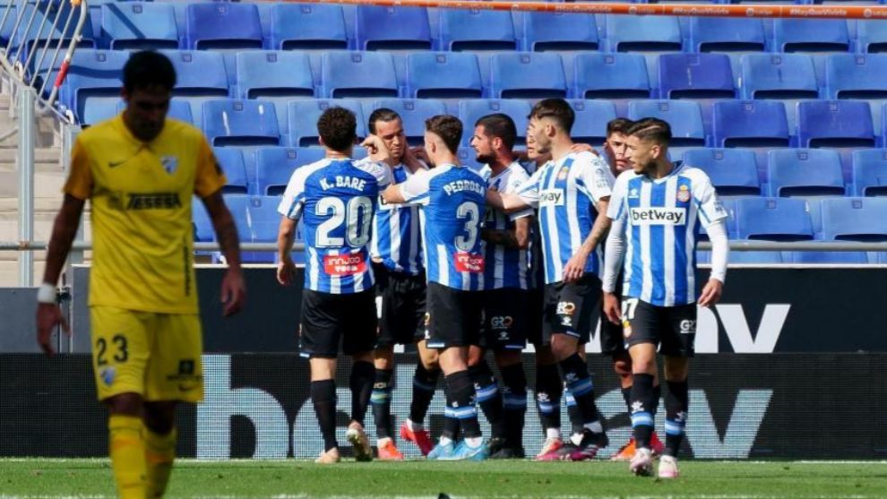 Raúl de Tomás celebra uno de sus dos goles al Málaga la jornada pasada