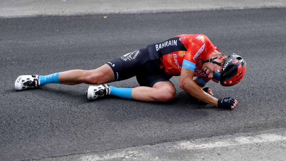 Mikel Landa, en el suelo dolorido tras su caída en la quinta etapa del Giro de Italia