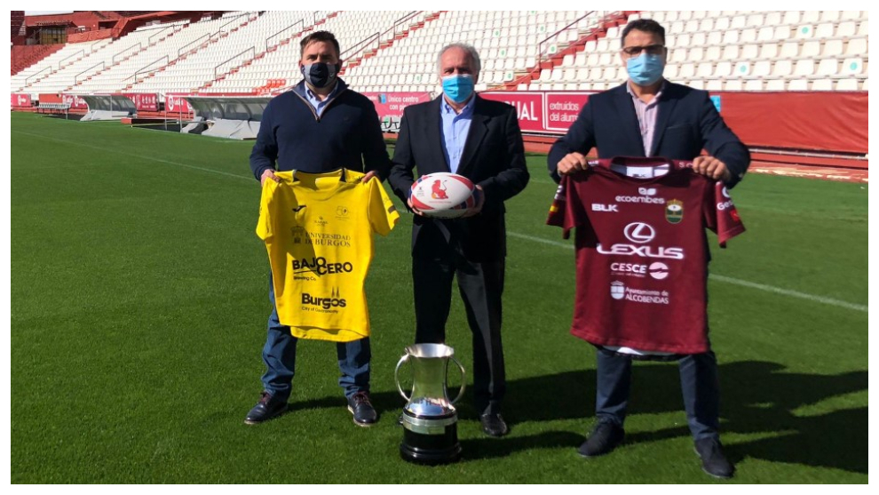 Presentacin de la Copa y de la camiseta de los dos finalistas en el Carlos Belmonte.