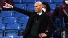 Zidane da instrucciones en un partido del Madrid