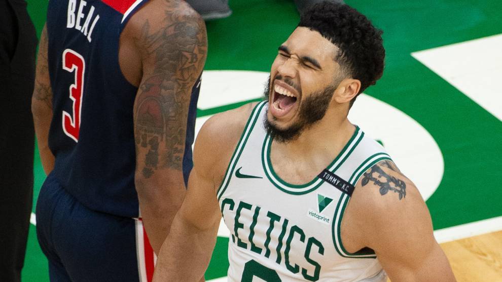 Jayson Tatum celebra la victoria de los Celtics ante Bradley Beal