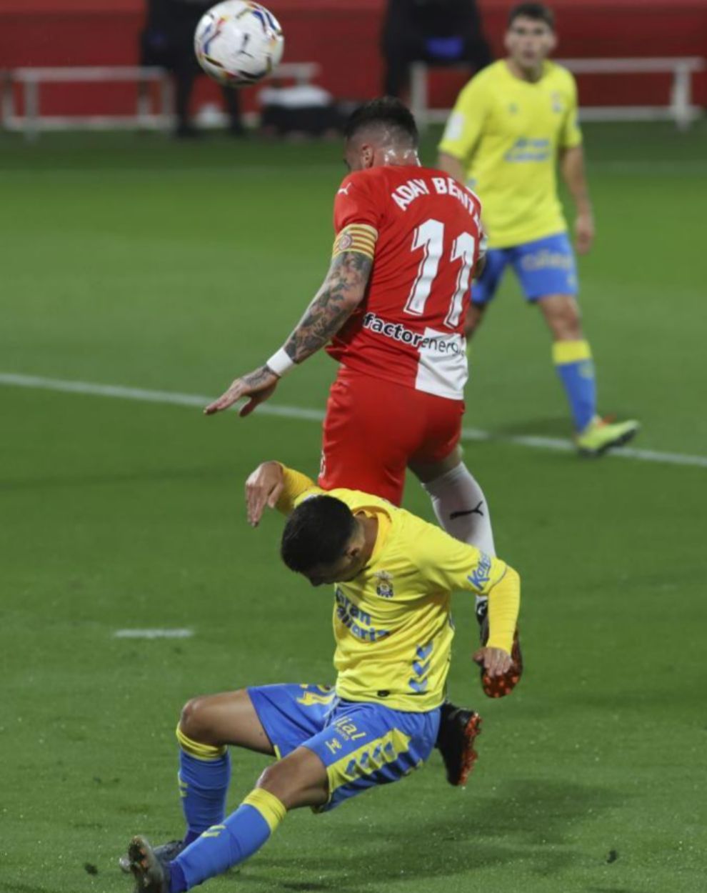 Espectacular salto de Aday Bentez en el partido ante Las Palmas