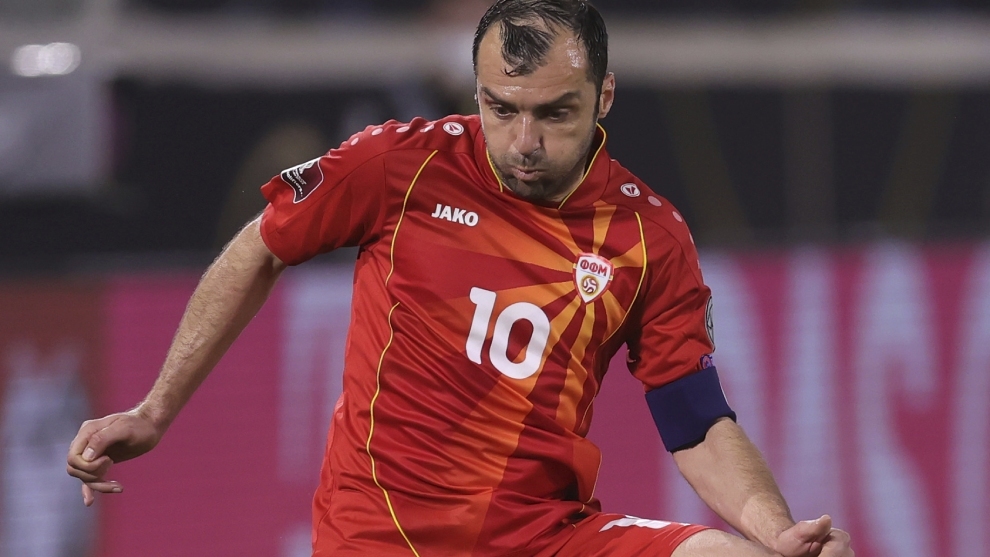 Pandev, capitán de Macedonia, durante un partido.