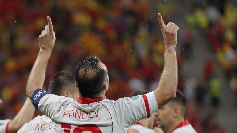 Pandev celebra el gol de Macedonia.