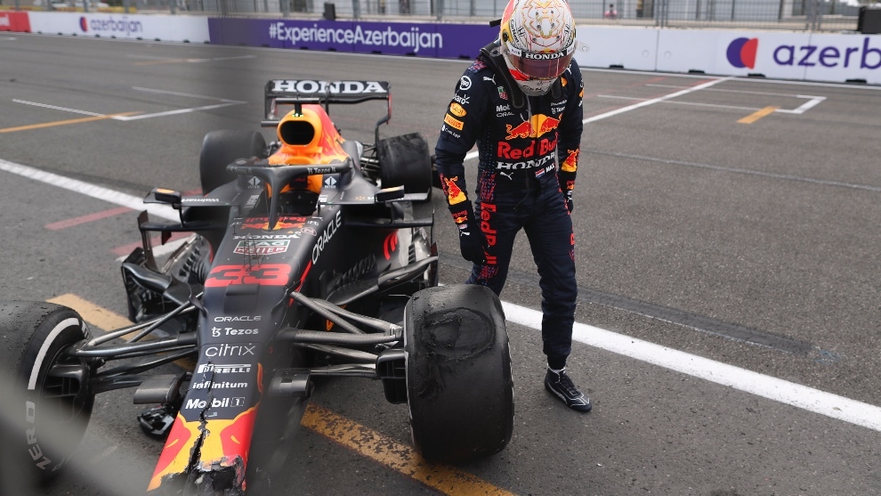 Max Verstappen retirándose del GP de Azerbaiyán