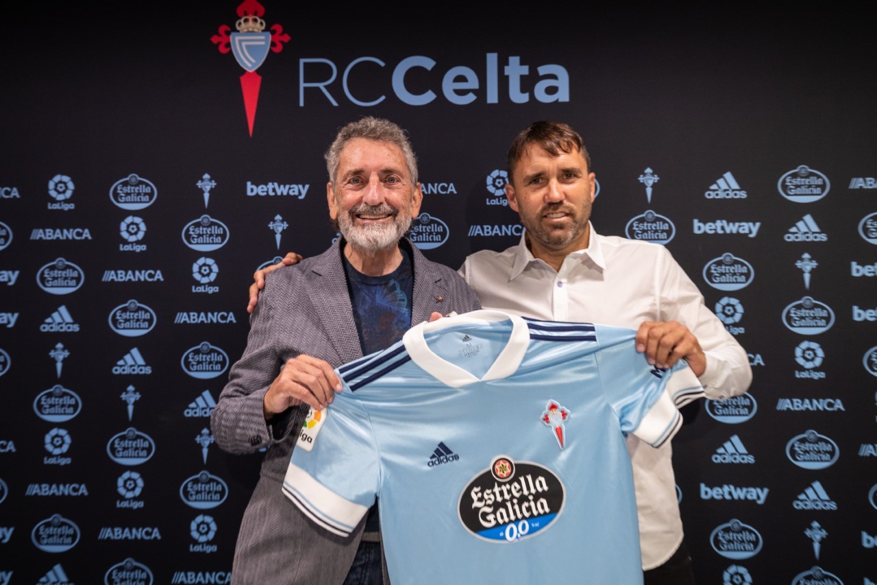 Coudet (46) during his renewal as Celta coach.