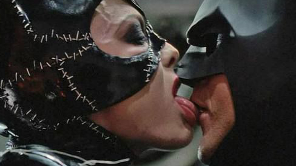 Zack Snyder refuta el motivo del veto al cunnilingus entre Batman y Catwoman con una imagen explcita