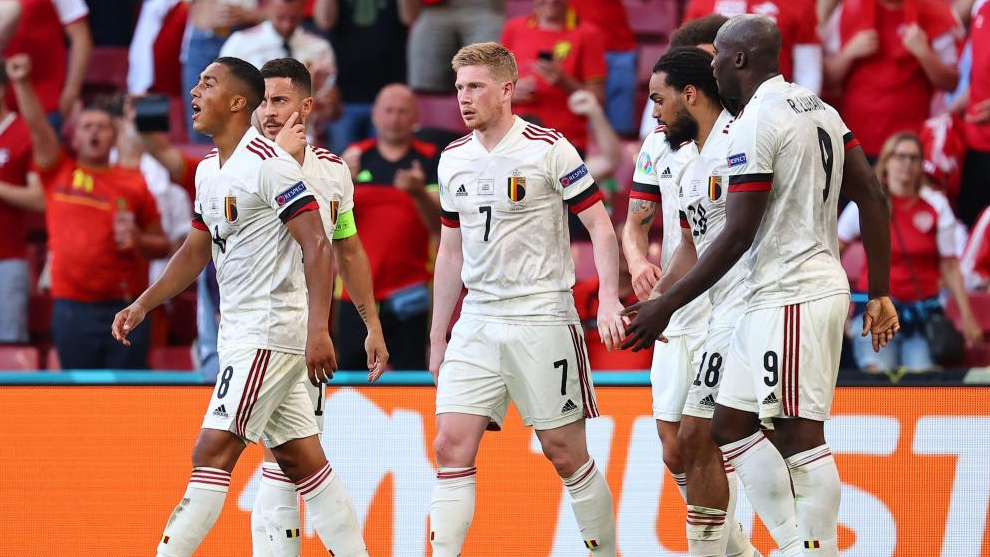 Los jugadores belgas celebran el gol de De Bruyne ante Dinamarca.