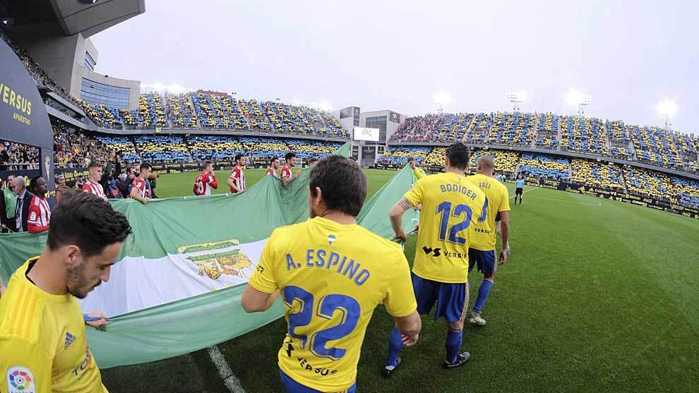 Cádiz players going to Carranza.