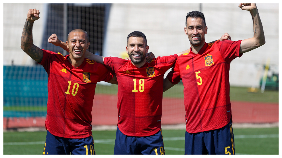 Thiago, Alba y Busquets, tres de los cuatro capitanes de la selección.
