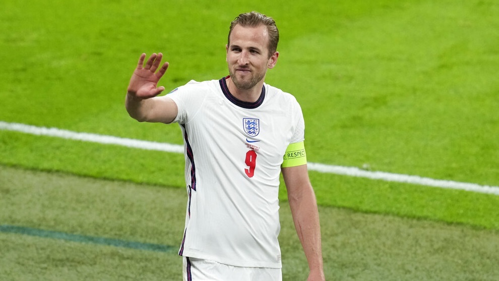 England's Harry Kane waves following group D match between the Czech Republic and England.