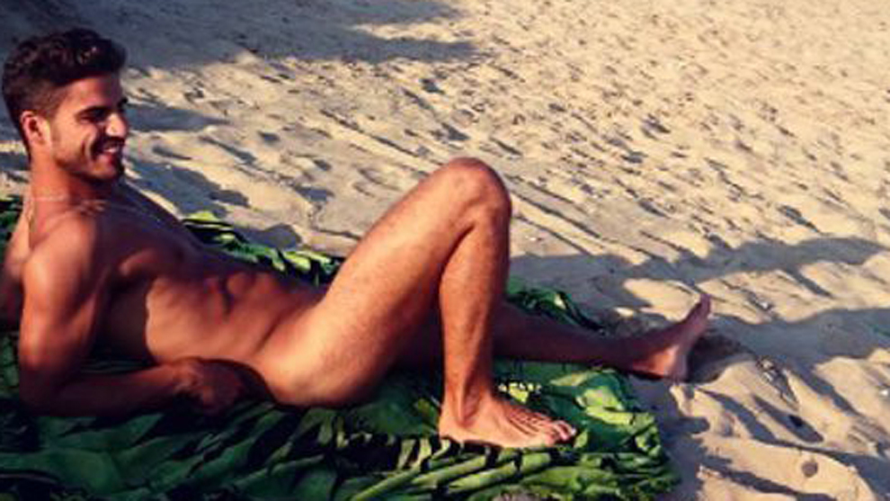 Desnudo integral de Maxi Iglesias en la playa en 2016: "El otoño me ha...