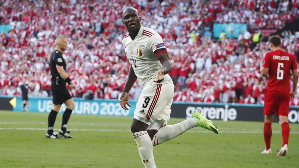 Lukaku celebrando un gol ante Dinamarca.
